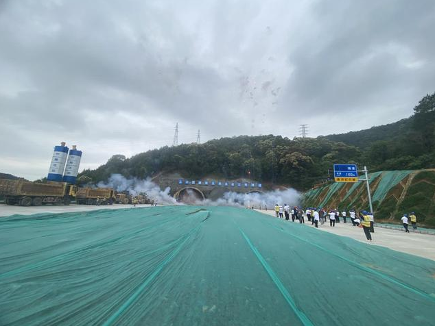 龍巖快速通道四期文秀隧道工程開始掘進(jìn)